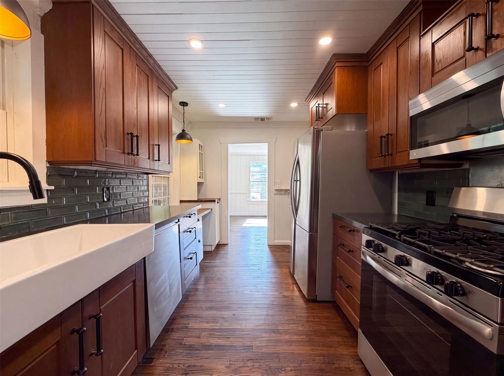 1856 Carl Street Property Photo 8