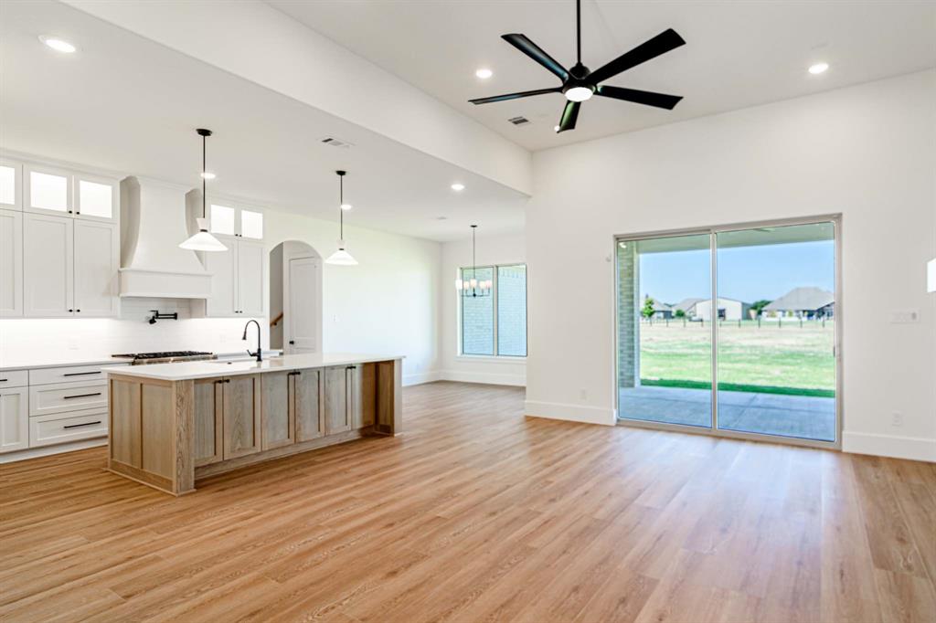 5916 E Sky Hawk Trail Property Photo 7