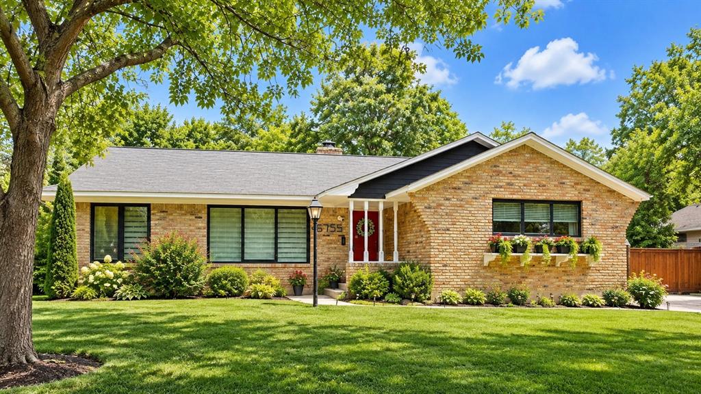 6755 E Mockingbird Lane