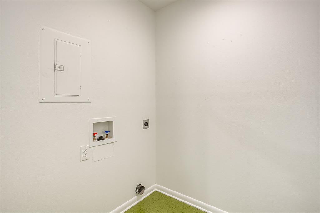 2920 Ryan Place Drive Property Photo 6