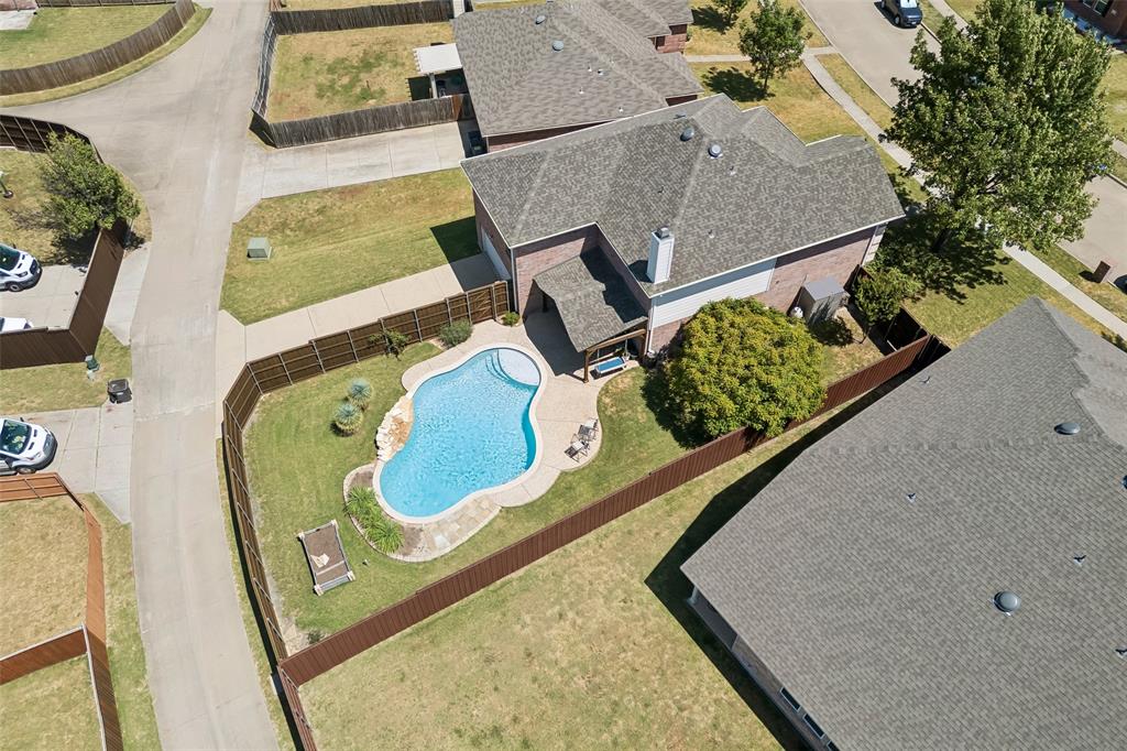 2903 Meadow Bluff Drive Property Photo 3