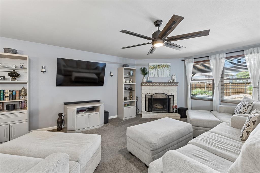 2903 Meadow Bluff Drive Property Photo 4