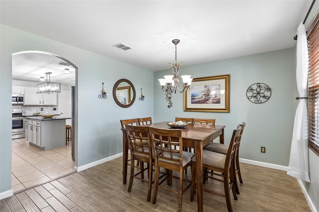 2903 Meadow Bluff Drive Property Photo 9