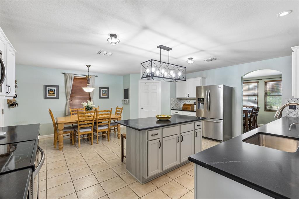 2903 Meadow Bluff Drive Property Photo 16