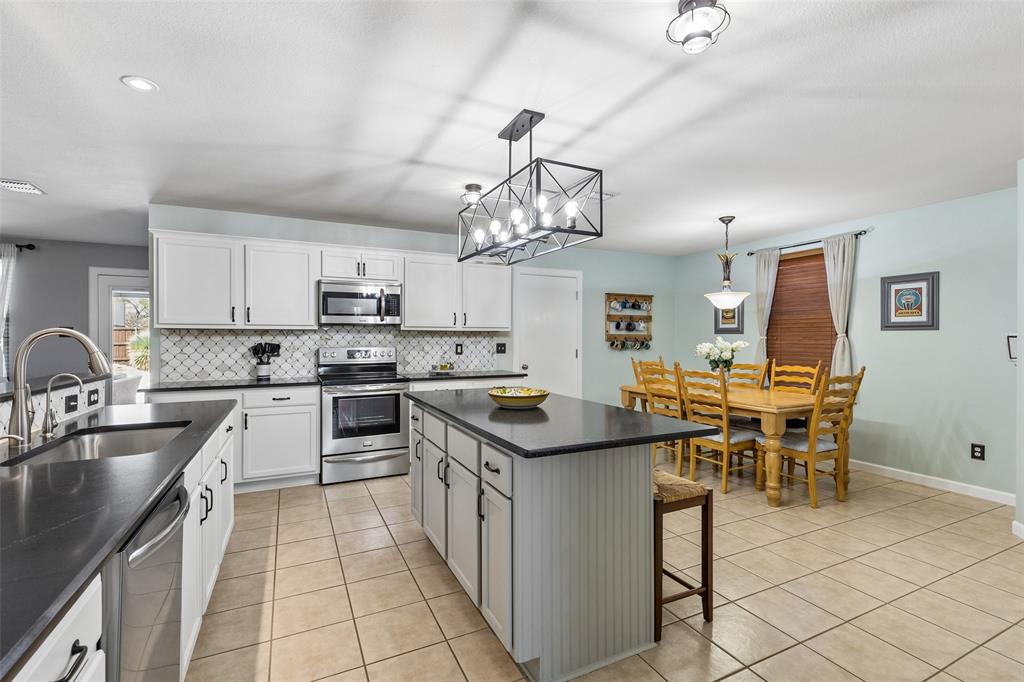 2903 Meadow Bluff Drive Property Photo 17