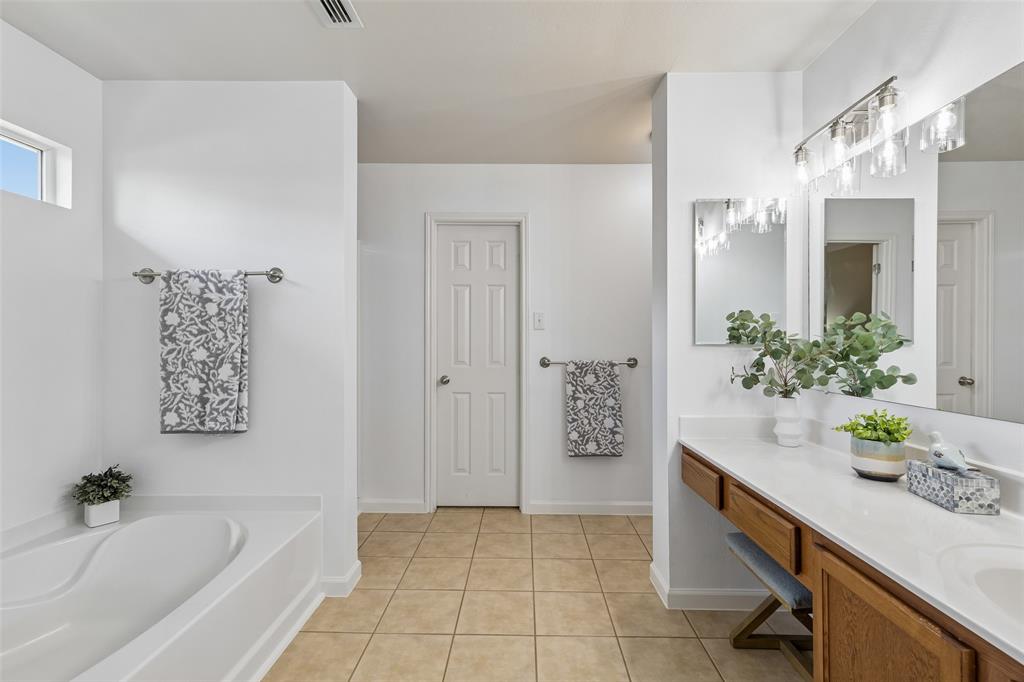 2903 Meadow Bluff Drive Property Photo 26