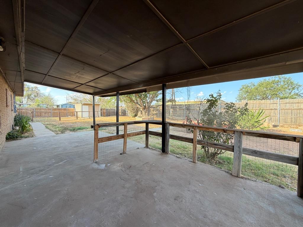 5211 Longshore Drive Property Photo 4