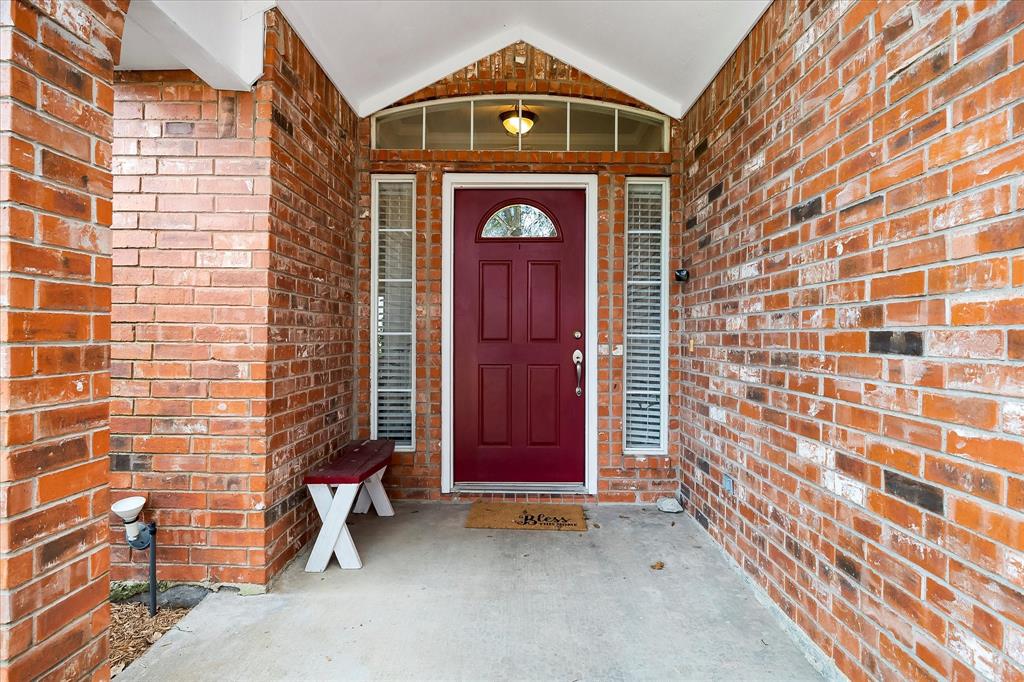 1025 Oak Hollow Lane Property Photo 4