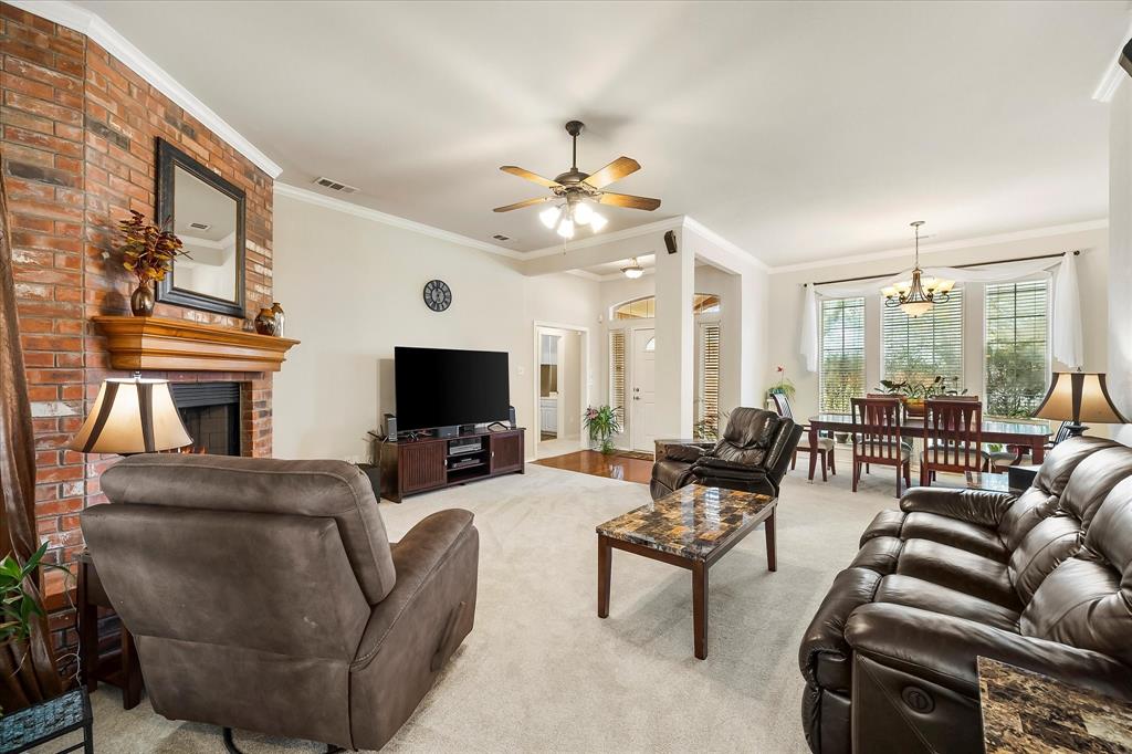 1025 Oak Hollow Lane Property Photo 6