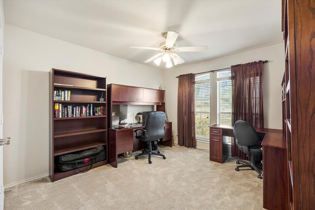 1025 Oak Hollow Lane Property Photo 13