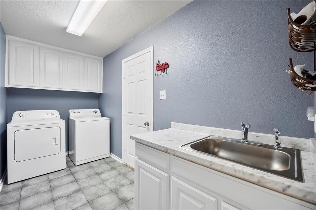 1025 Oak Hollow Lane Property Photo 14