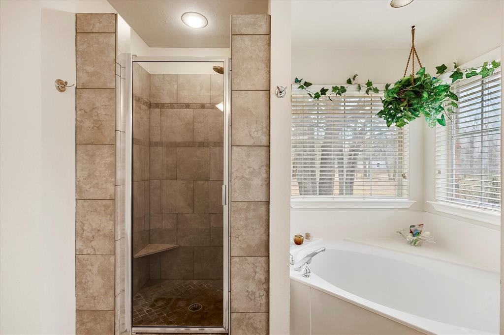 1025 Oak Hollow Lane Property Photo 16