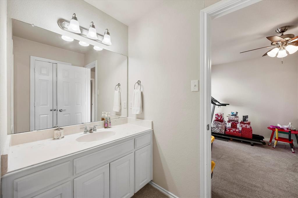 1025 Oak Hollow Lane Property Photo 17