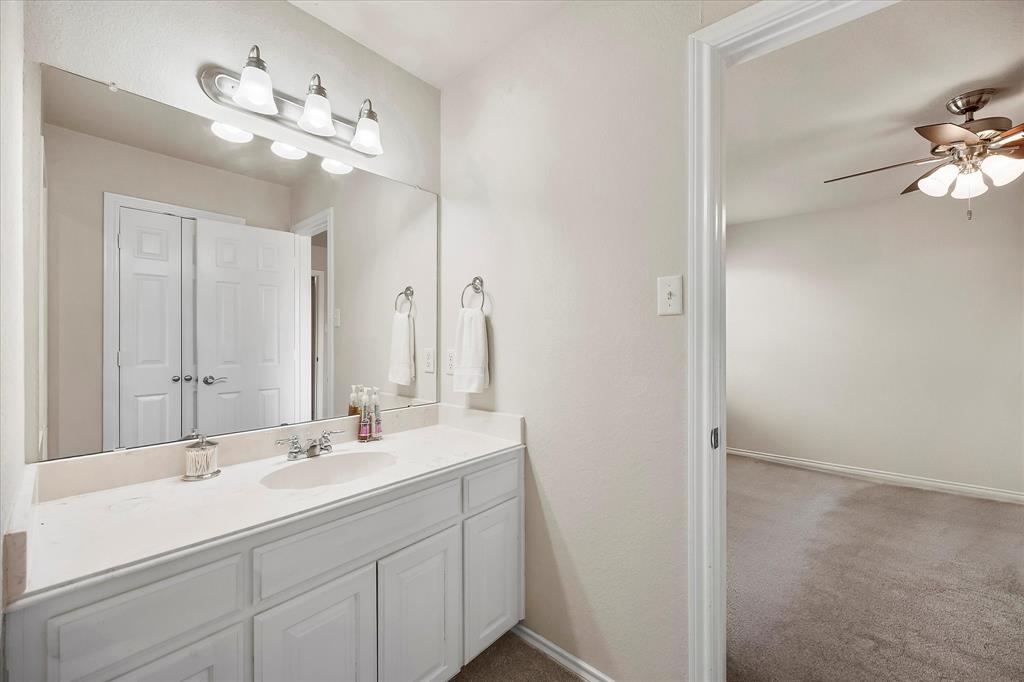 1025 Oak Hollow Lane Property Photo 19