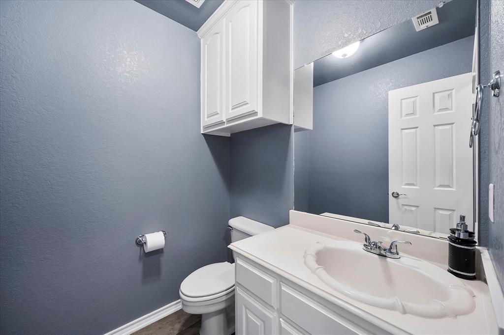 1025 Oak Hollow Lane Property Photo 24