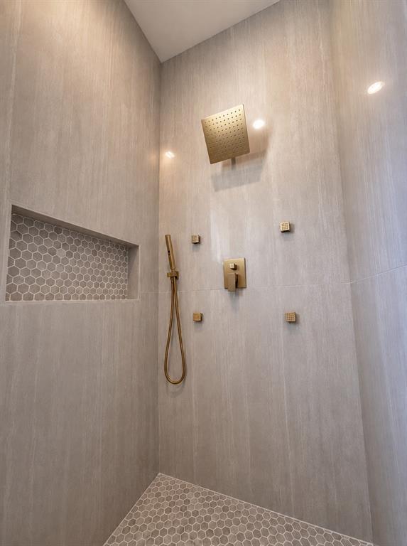 1012 Devonshire Drive Property Photo 24