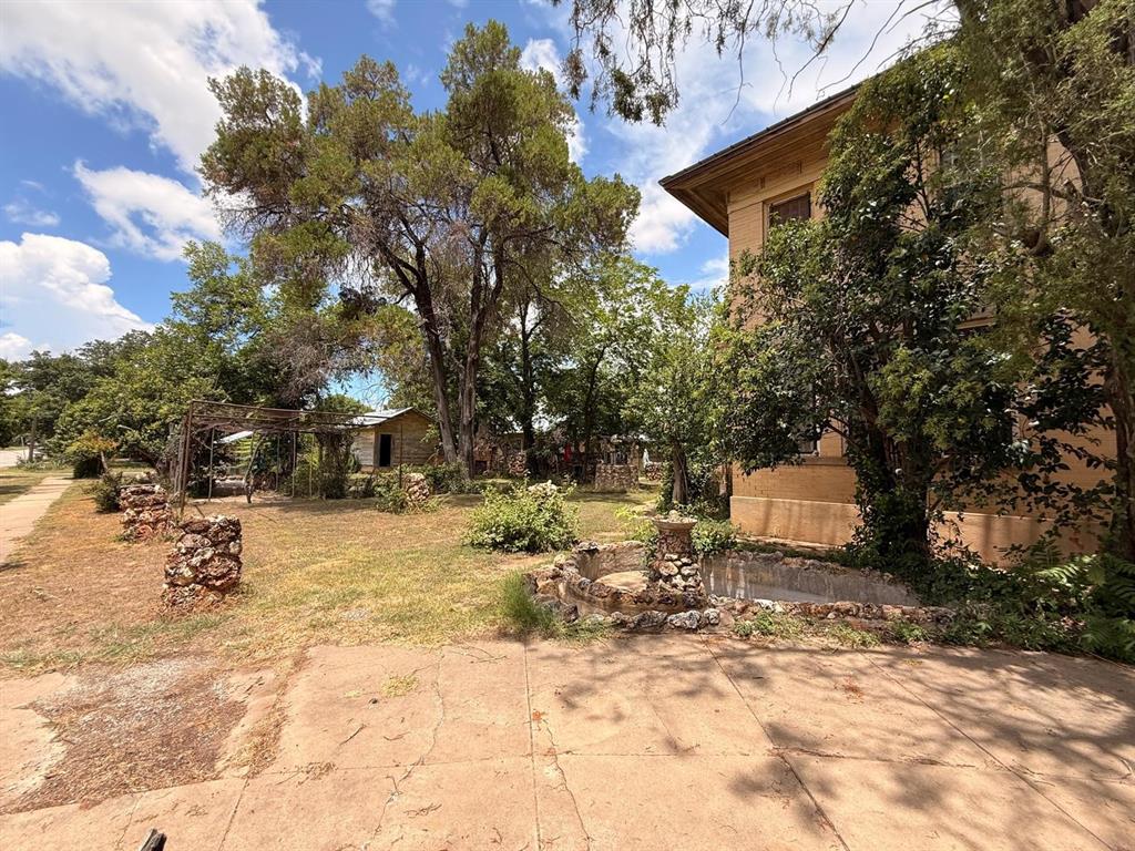 806 S Willow Street Property Photo 4