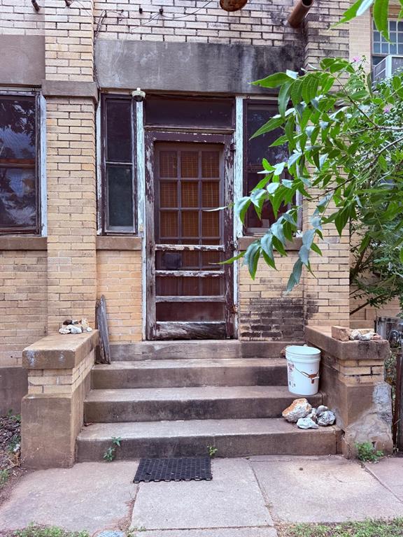 806 S Willow Street Property Photo 15