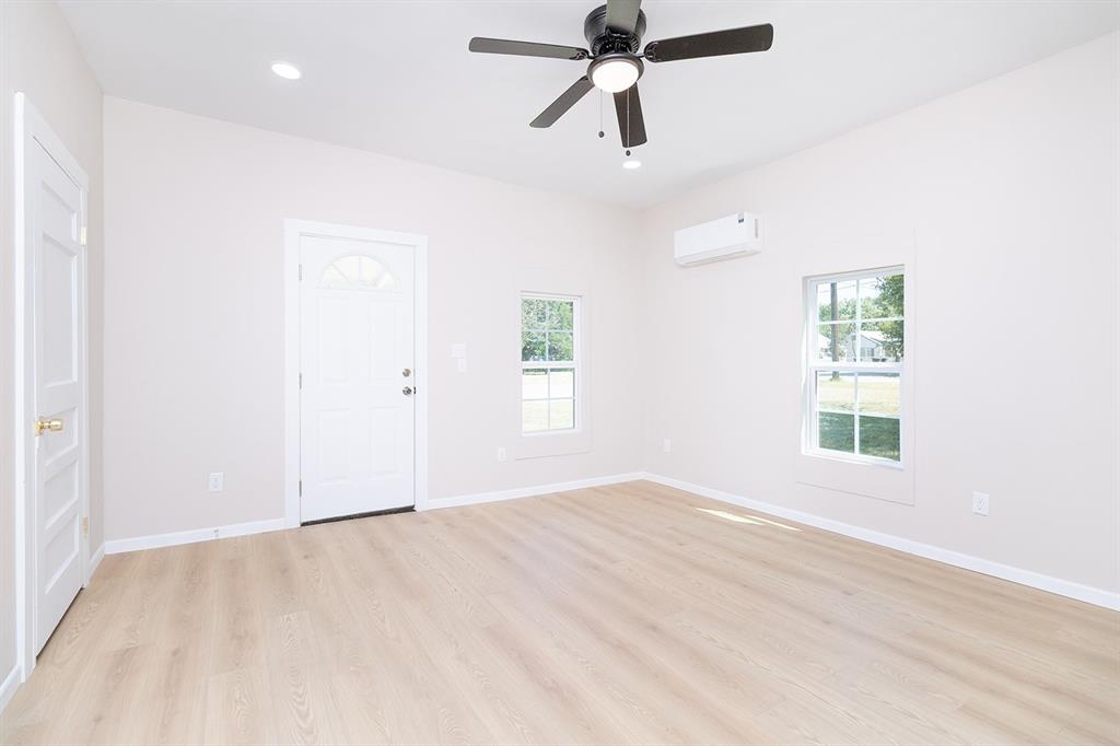 906 S Walnut Property Photo 12