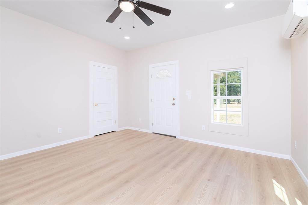 906 S Walnut Property Photo 13