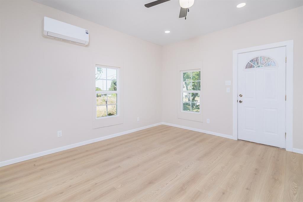 906 S Walnut Property Photo 15