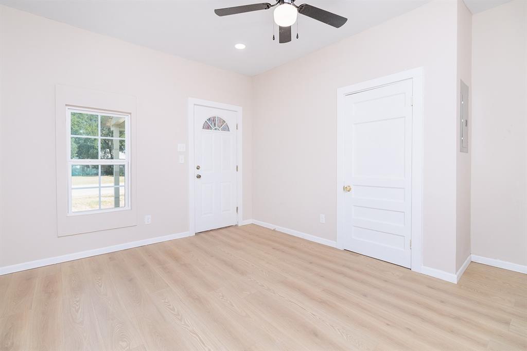 906 S Walnut Property Photo 16