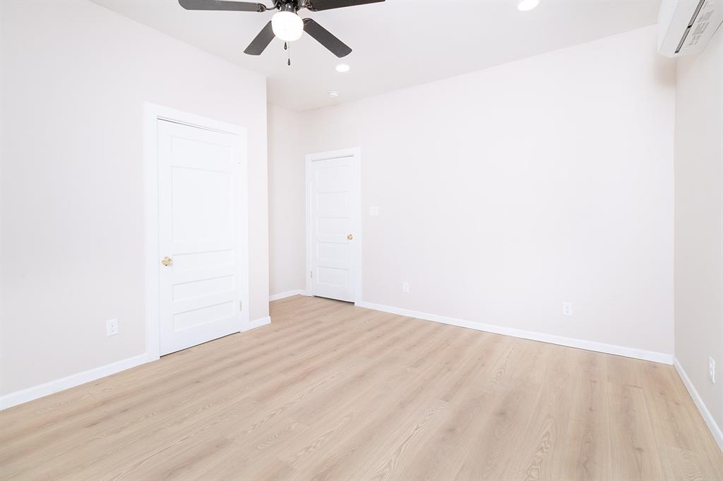 906 S Walnut Property Photo 17