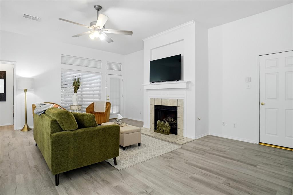1602 Meadow Park Drive Property Photo 4