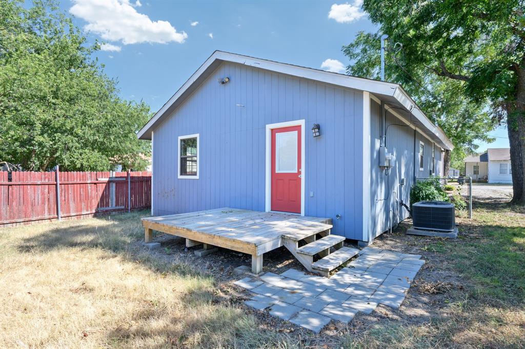 1210 Elmira Street Property Photo 4