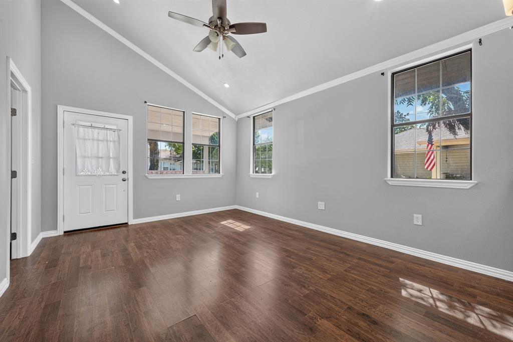 1210 Elmira Street Property Photo 10