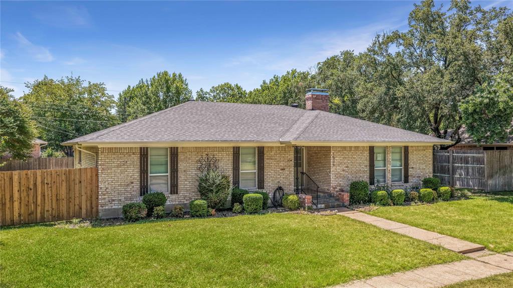 1526 Charleston Drive Property Photo 3