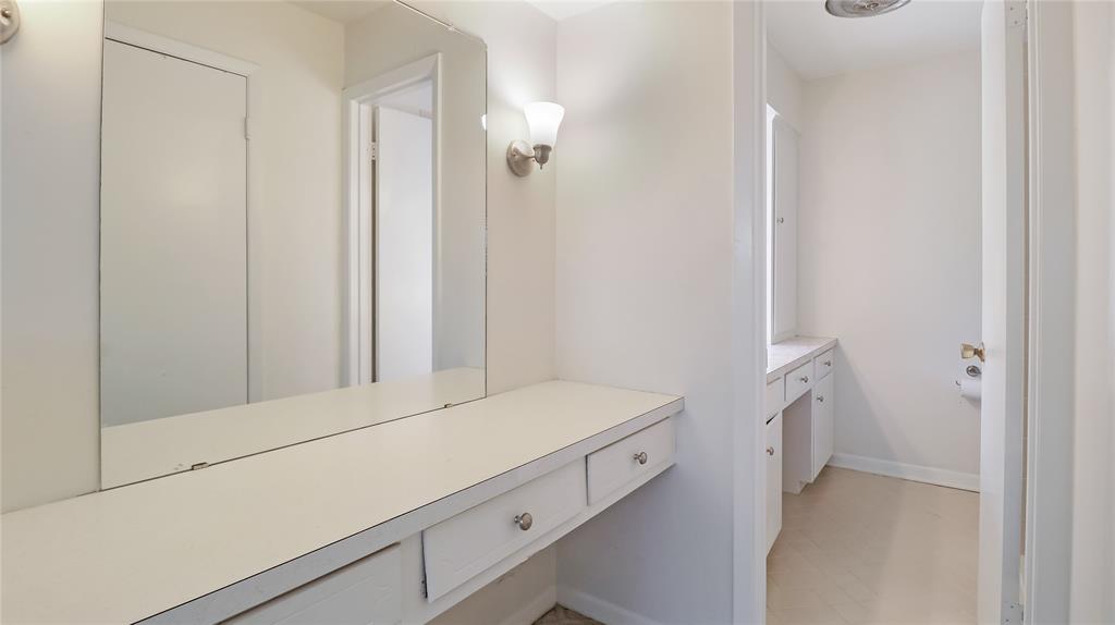 1526 Charleston Drive Property Photo 19