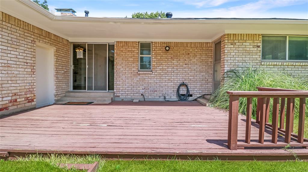 1526 Charleston Drive Property Photo 28