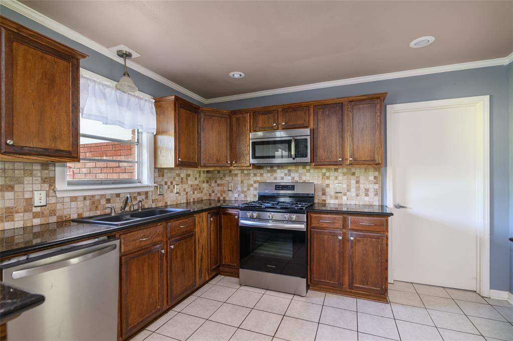5810 Lovers Lane Property Photo 5