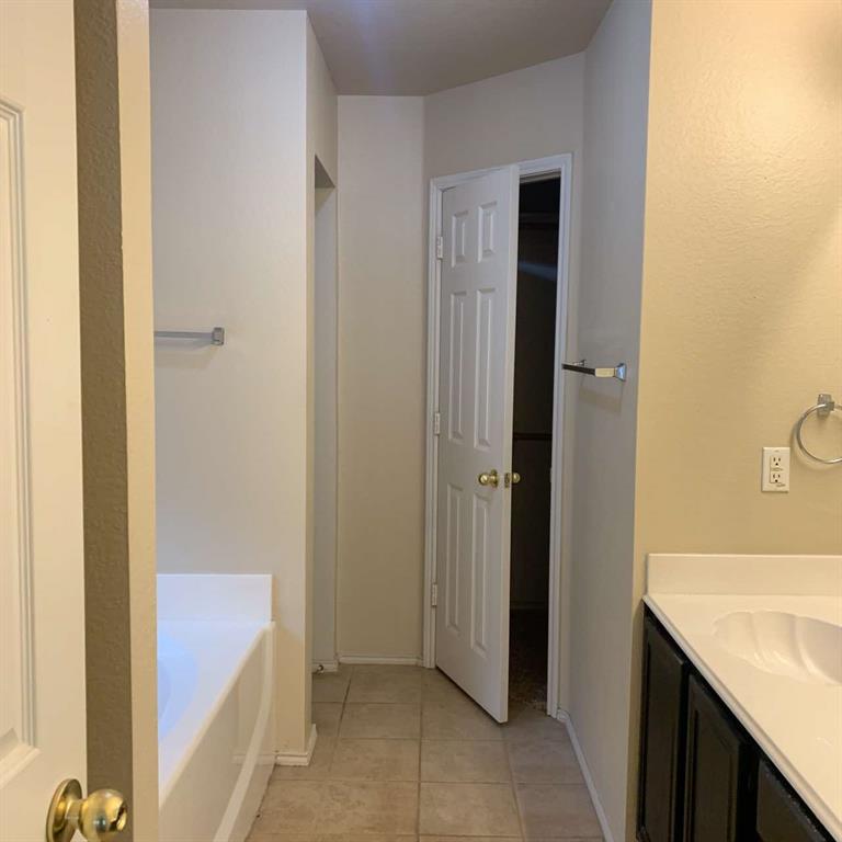 208 N Rolling Meadows Drive Property Photo 12