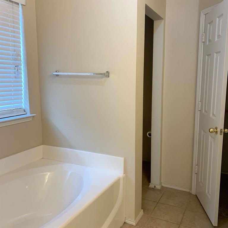 208 N Rolling Meadows Drive Property Photo 14