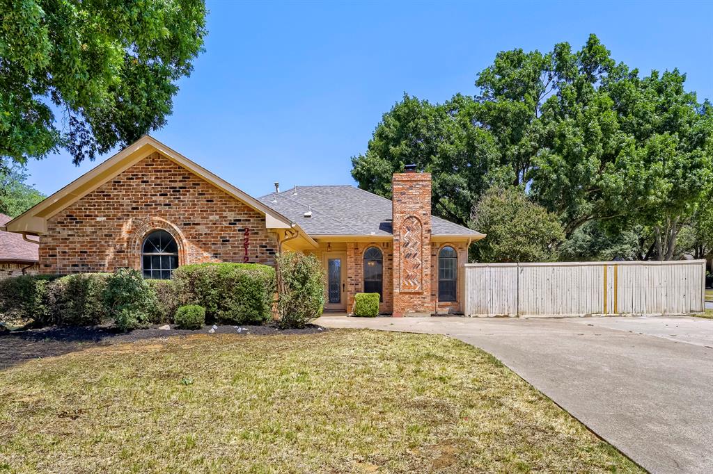 2212 Oak Bluff Drive Property Photo 1