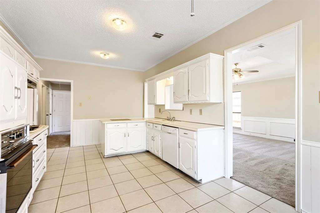 2212 Oak Bluff Drive Property Photo 7