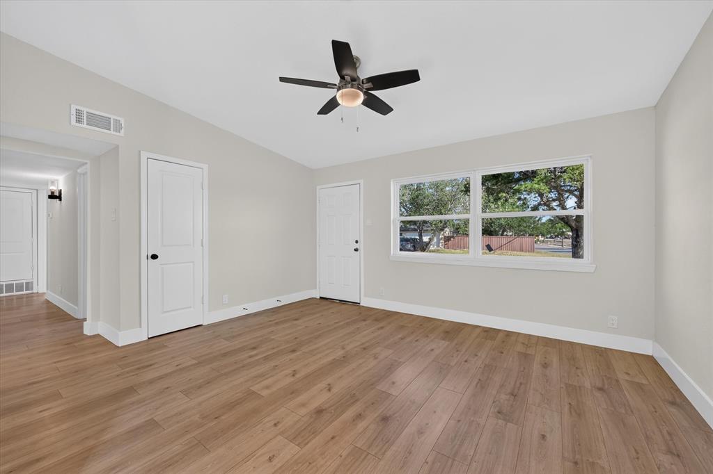 1037 W Grubb Drive Property Photo 5