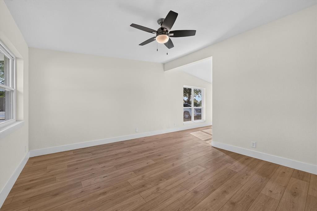 1037 W Grubb Drive Property Photo 6