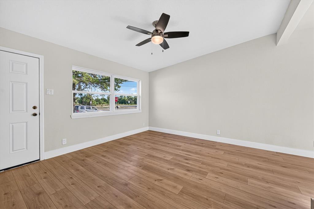 1037 W Grubb Drive Property Photo 7