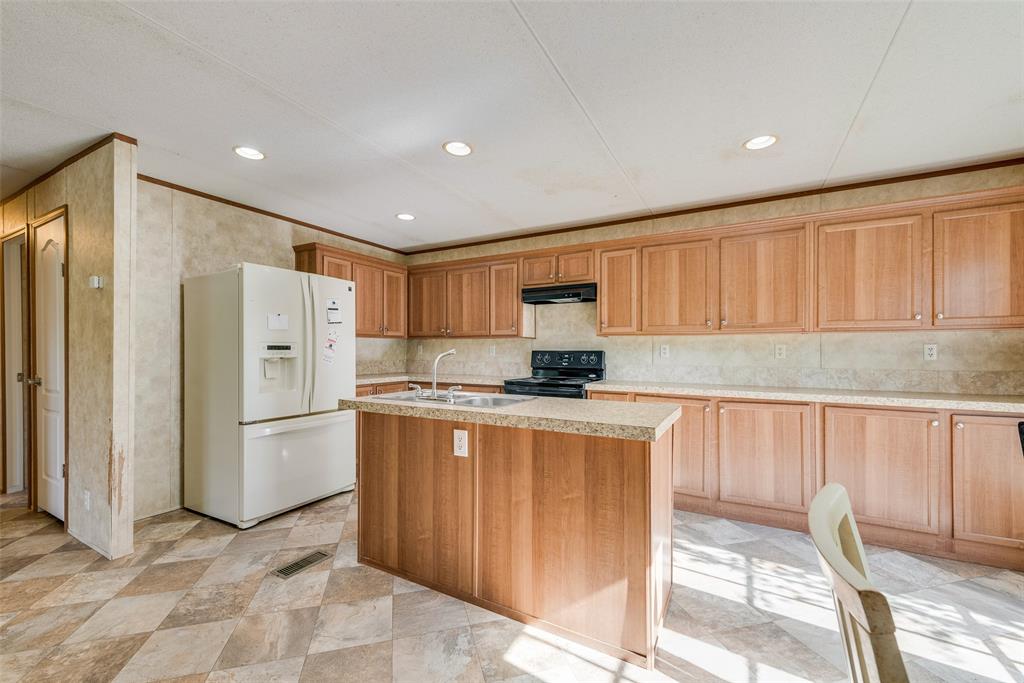 7401 County Road 4613 Property Photo 4