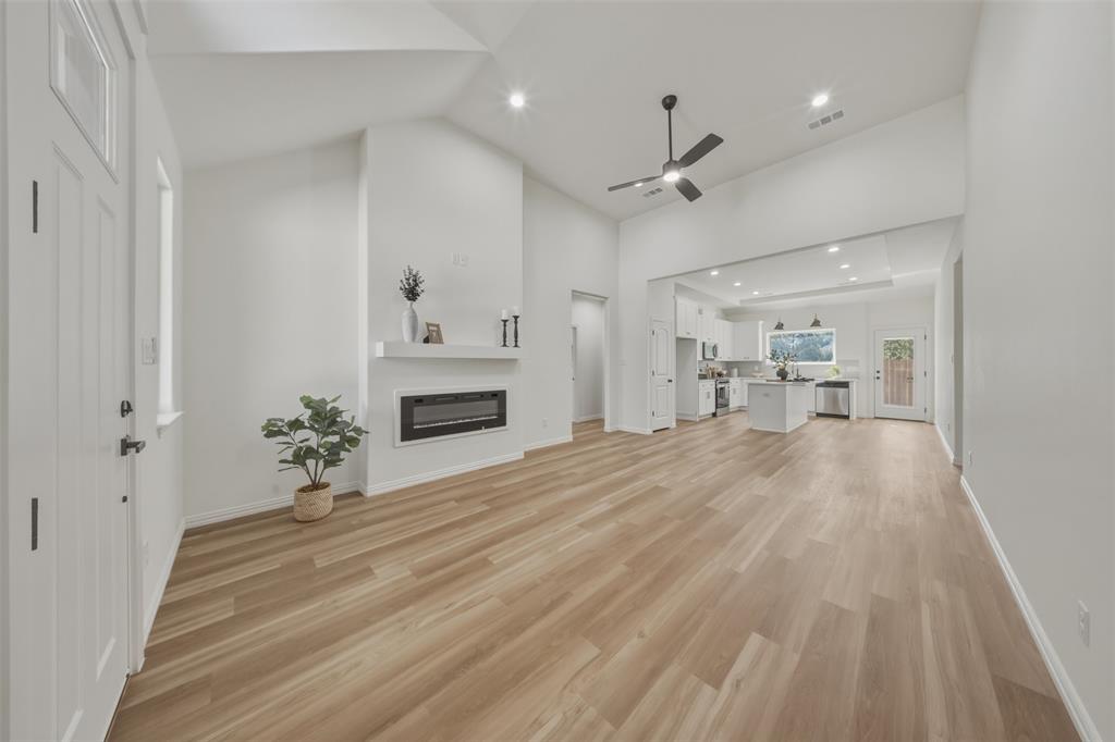5559 Mercedes Circle Property Photo 3