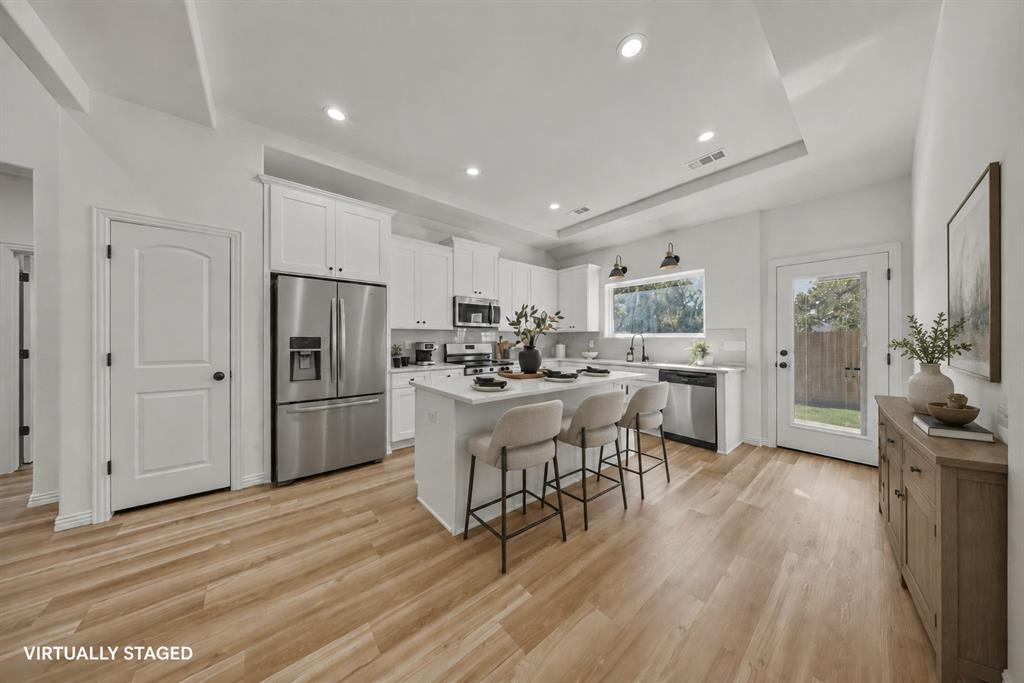 5559 Mercedes Circle Property Photo 4