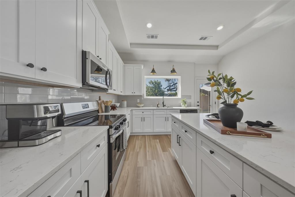 5559 Mercedes Circle Property Photo 7