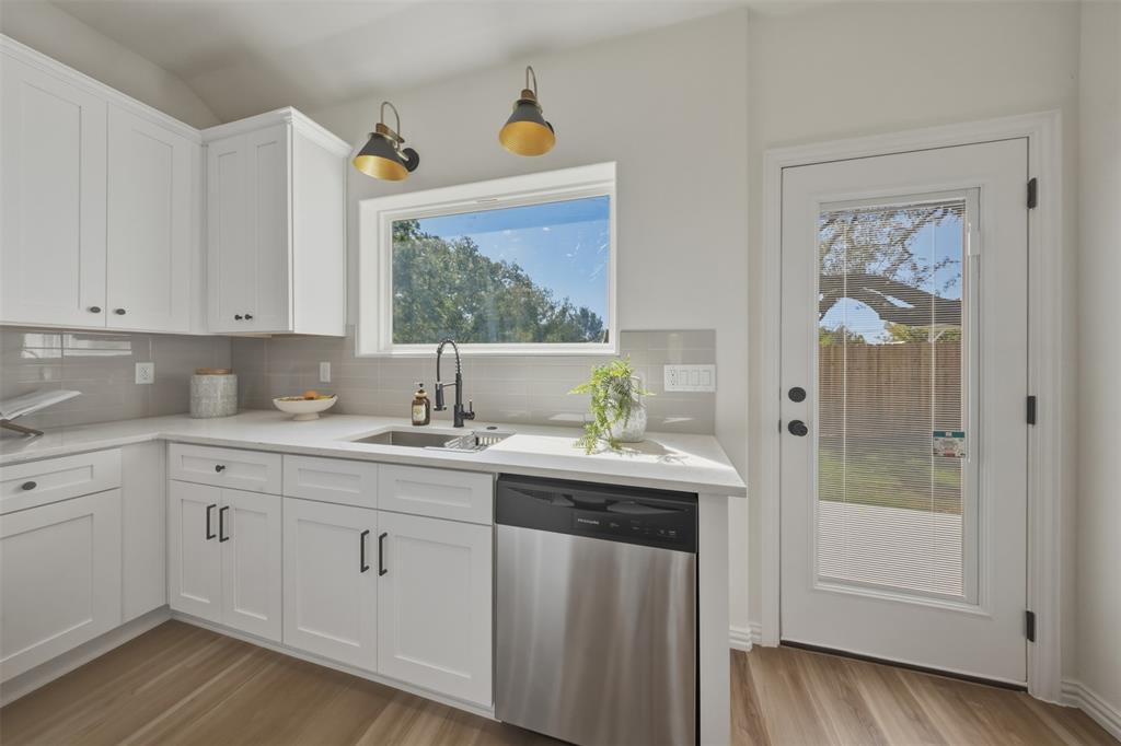 5559 Mercedes Circle Property Photo 8