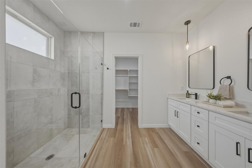 5559 Mercedes Circle Property Photo 11