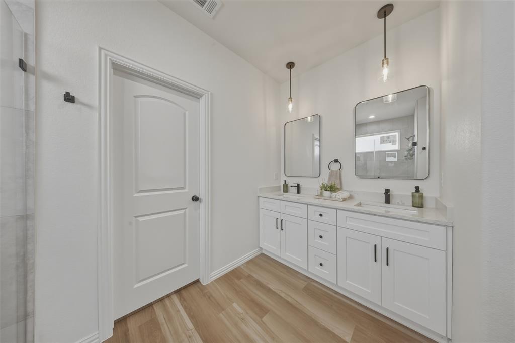 5559 Mercedes Circle Property Photo 12