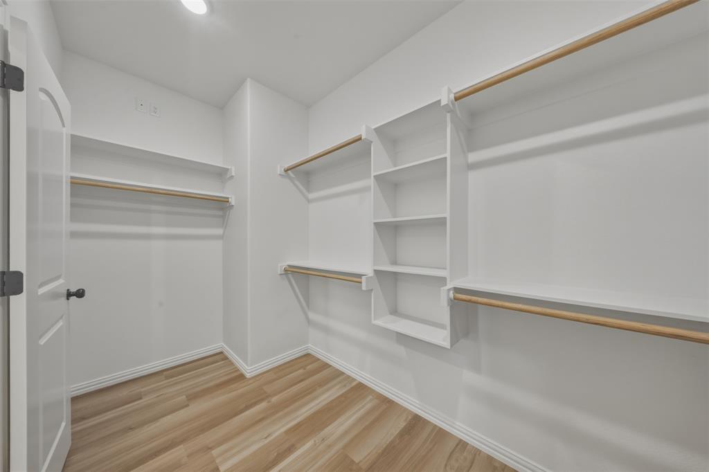 5559 Mercedes Circle Property Photo 16