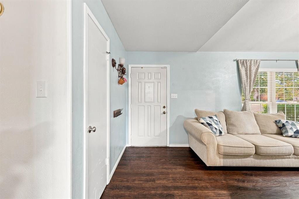 1302 Rivercrest Boulevard Property Photo 3